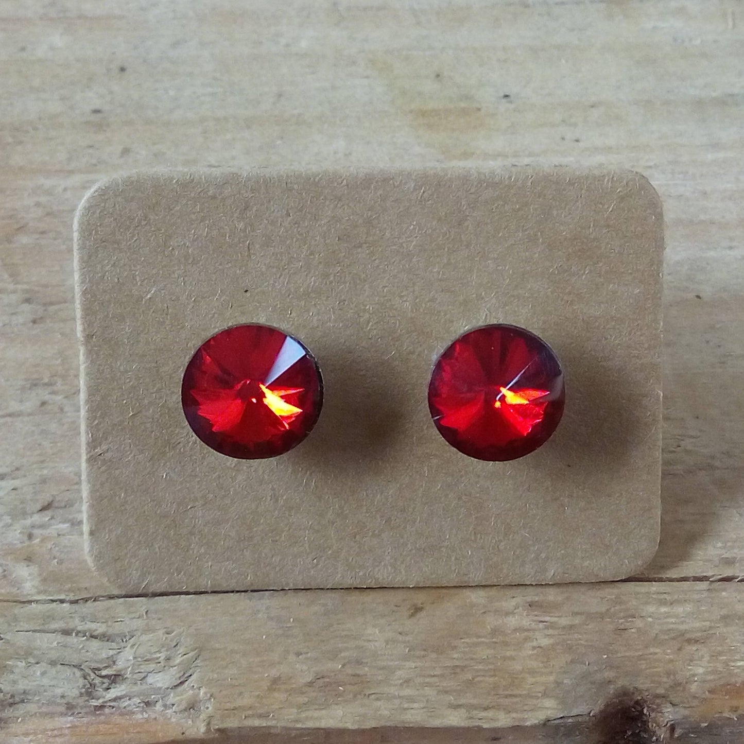 Edelstahl-Ohrstecker mit Kristall (8 mm), Rot